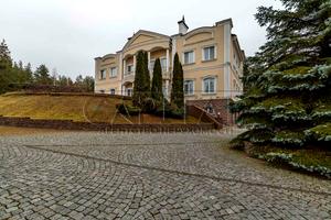 будинок за адресою с. Хлепча, центральна