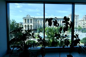 комерційна за адресою майдан Незалежності пл., 2