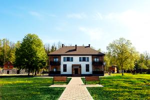 комерційна за адресою Лісова, 1
