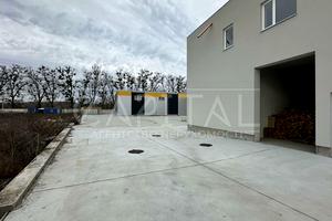 комерційна за адресою Соборна вул., 305
