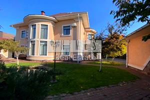 будинок за адресою Валерія Лобановського вул.