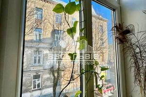 квартира за адресою Євгена Коновальця вул. (), 14