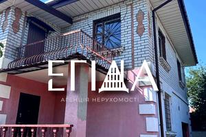 будинок за адресою Каштанова вул., 8