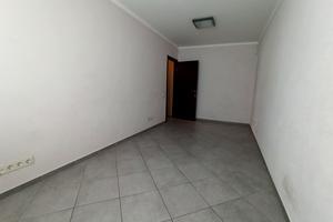 комерційна за адресою Празька вул., 32