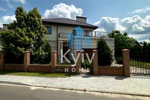 будинок за адресою Набережна, 10
