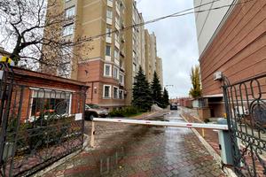 комерційна за адресою Довженка вул., 6а
