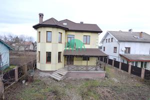 будинок за адресою с. Микитинці, Черепкова, 43