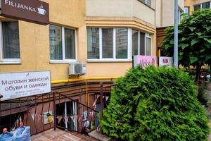 комерційна за адресою Боголюбова вул., 20