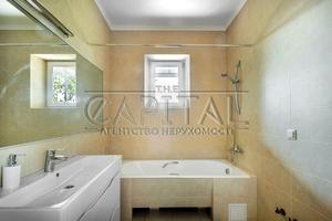 комерційна за адресою Сорочинська вул., 8