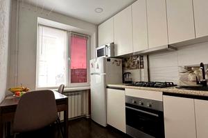 квартира за адресою Михайла Драгоманова вул. (Димитрова), 64