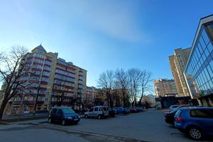 комерційна за адресою Вовчинецька вул., 185Б