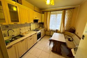 квартира за адресою Домбровського вул., 60