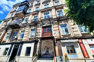 комерційна за адресою Саксаганського вул., 44