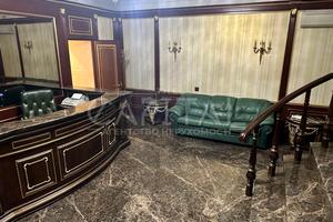 комерційна за адресою Костельна вул., 6