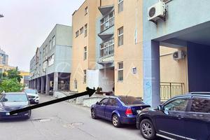 комерційна за адресою Раїси Окіпної вул., 4-Б