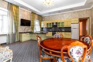 будинок за адресою с. Хлепча, центральна