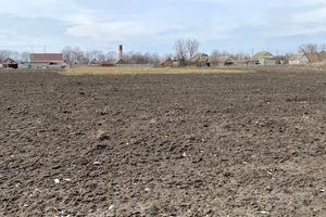 участок по адресу пгт. Шаровка, Набережна