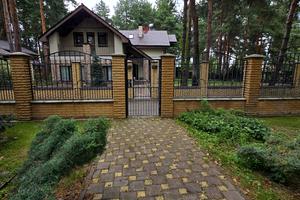 будинок за адресою Набережна вул.