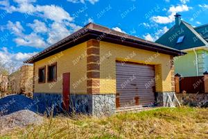 будинок за адресою с. Петрівка, Центральна, 1