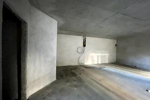 комерційна за адресою Молодіжна вул., 11