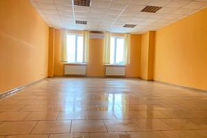 комерційна за адресою Зарічанська вул., 3/1