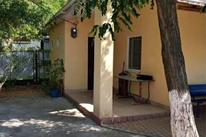 будинок за адресою Молодіжна вул., 73