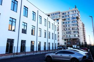 комерційна за адресою Практична вул., 4