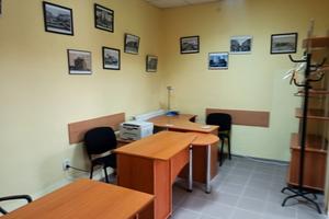 комерційна за адресою Корятовича пл., 15