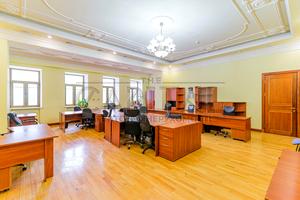 комерційна за адресою Липська вул., 10