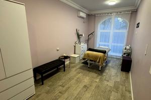 комерційна за адресою Драгоманова вул., 40-З