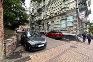 комерційна за адресою Михайлівська вул., 2