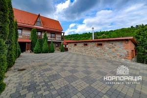 комерційна за адресою Центральна, 10