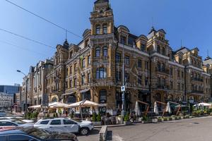 комерційна за адресою Басейна вул., 2