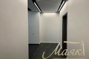 комерційна за адресою Джона Маккейна вул. (Івана Кудрі), 1