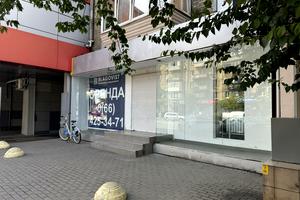 комерційна за адресою Миру просп., 3
