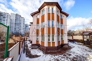 комерційна за адресою Польова вул., 33