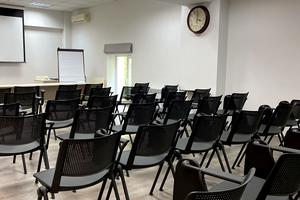 комерційна за адресою Незалежності вул., 18Б