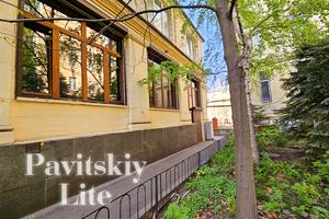 комерційна за адресою Заньковецької вул., 8