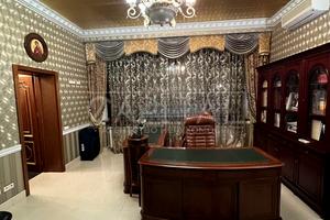 комерційна за адресою Євгена Чикаленка вул. (Пушкінська), 32-В