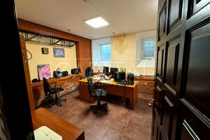 комерційна за адресою Малопідвальна вул., 6