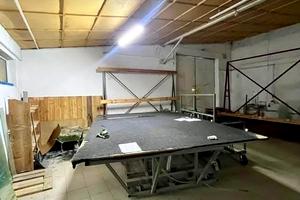 комерційна за адресою Небесної Сотні, 1