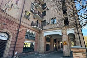 комерційна за адресою Варязький пров., 14