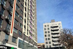 комерційна за адресою Севастопольська пл., 56