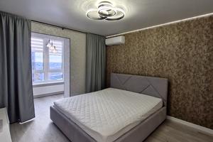 квартира за адресою Домбровського вул., 5