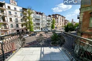 комерційна за адресою Володимирська вул., 4