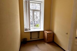 комерційна за адресою Саксаганського вул., 28