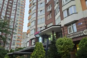 комерційна за адресою Анни Ахматової вул., 32/18