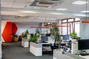 комерційна за адресою Лесі Українки пл., 34