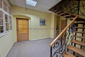 комерційна за адресою Корятовича пл., 15