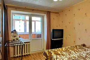 квартира за адресою космонавтів, 6